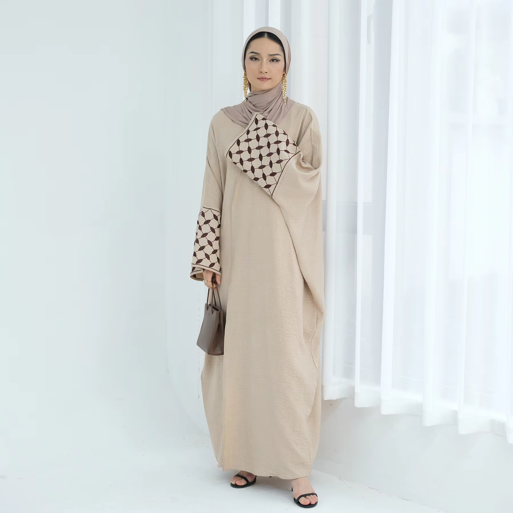 New Embroidery Abayas for Wome - огляд і ціна Embroidery Kebaya