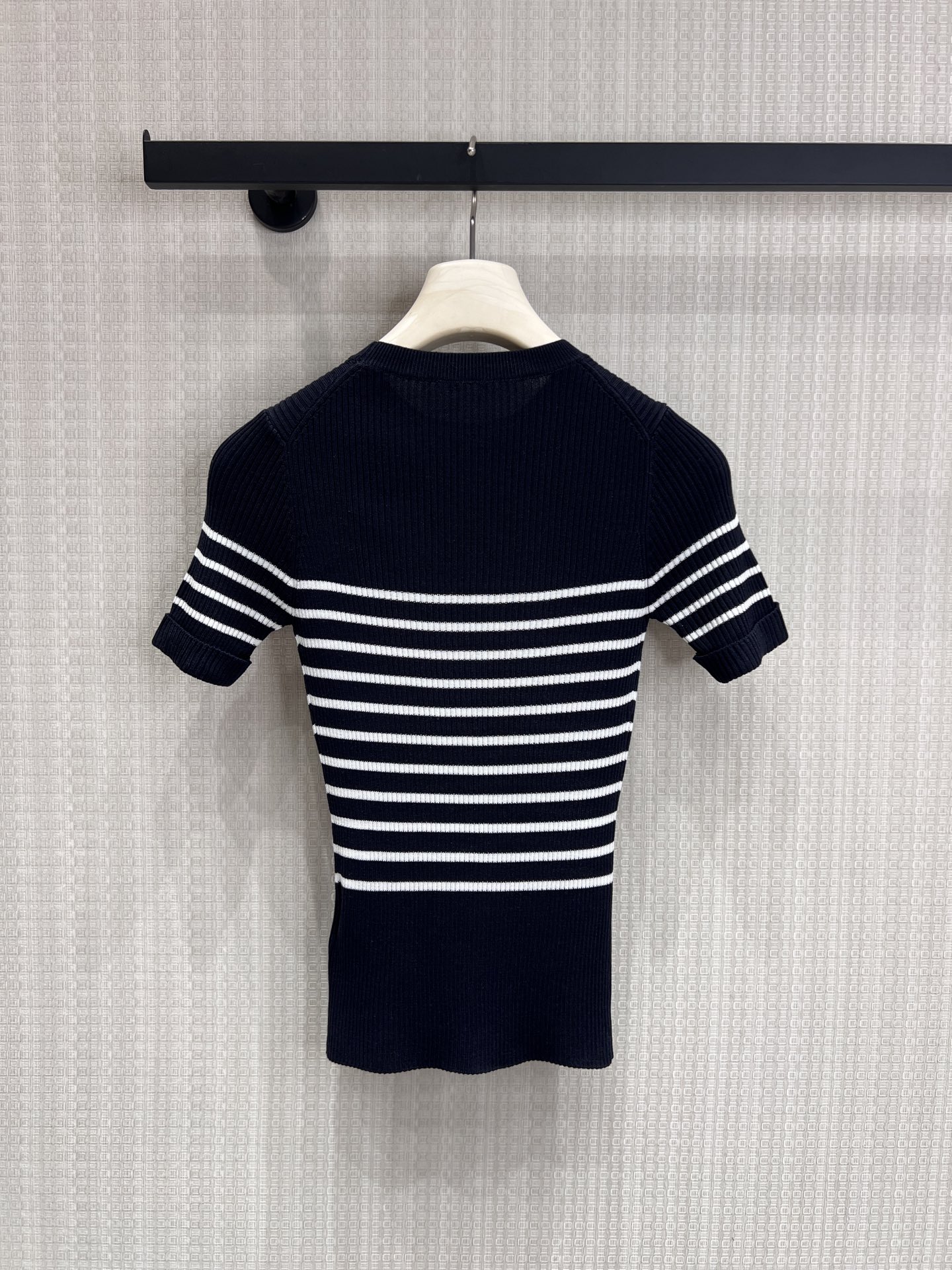 Slim Fit Short Sleeve Knitted  - огляд і ціна Embroidery Logo